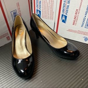 BNWOT MARBLE INK BLACK PATENT HEELS